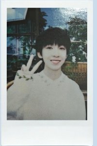 奔跑一 周邊卡 白衣比耶拍