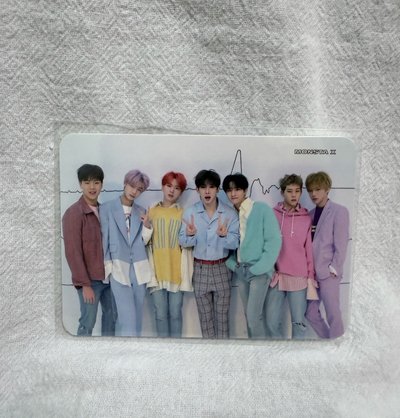 Monsta x 團卡