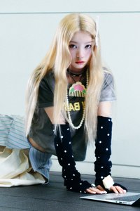 NOT CUTE ANYMORE mp 預售 特典卡 