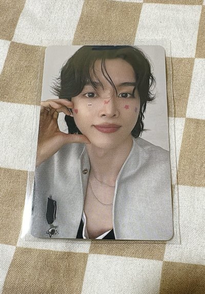 臉上有貼紙的燦兒最可愛