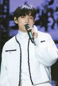 Hybe博物館 周邊卡 麥克風徽章卡（3/3）