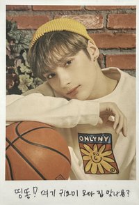 22 FANLIVE 隨機卡 