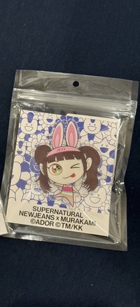 村上隆 快閃 聯名 Hanni 手機支架