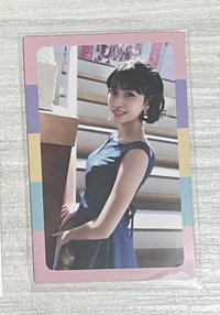 What is love (右下）