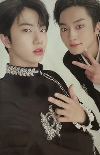 LIBERTY : IN OUR COSMOS 專輯卡 