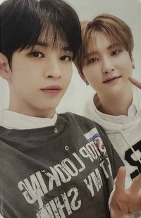 LIBERTY : IN OUR COSMOS 專輯卡 