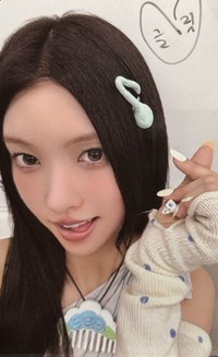 NOT CUTE ANYMORE 專輯卡 Pouch A ver.