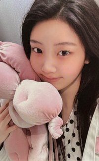 NOT CUTE ANYMORE 專輯卡 Pouch B ver.