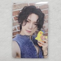 拿著鴨鴨的馬爾濟斯要多可愛