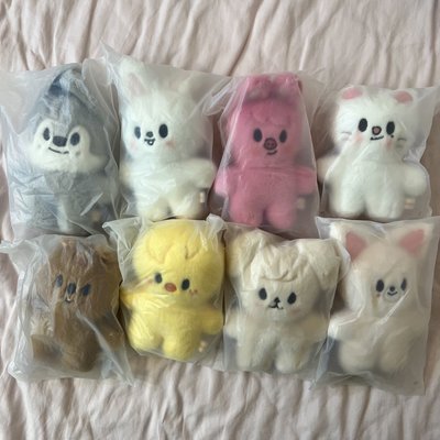 StrayKids celebrATE 站姿娃