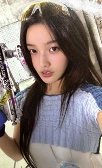 NOT CUTE ANYMORE 專輯卡 Pouch B ver.