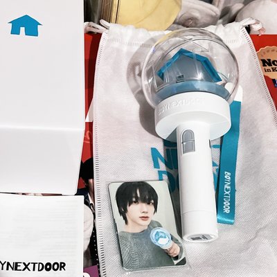 BOYNEXTDOOR 手燈（無底座）含小卡 僅拆檢 無使用痕跡