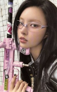 NOT CUTE ANYMORE 專輯卡 Pouch B ver.