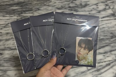 TXT 坐娃、生日禮盒大娃、零錢包、小卡、手燈