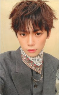 風度men’s uno 2025-08 雜誌卡 B版小卡 領巾自拍