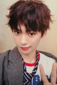 風度men’s uno 2025-08 雜誌卡 A板小卡 比耶自拍