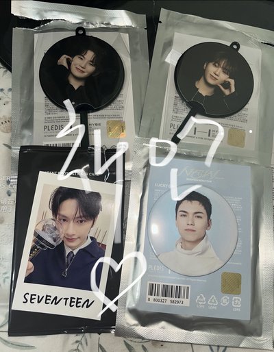 Follow Again Holiday NEW_ 小扇/拍立得/徽章