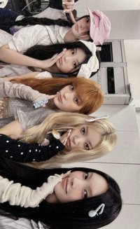 NOT CUTE ANYMORE 專輯卡 WVS 固配團卡(QR code)