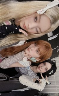 NOT CUTE ANYMORE 專輯卡 WVS 固配多人卡