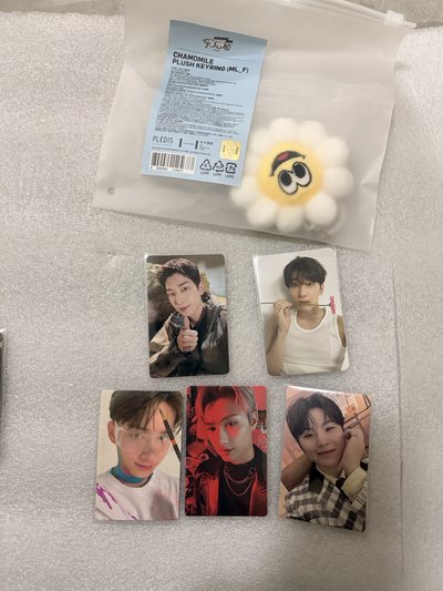 follow again花花吊飾