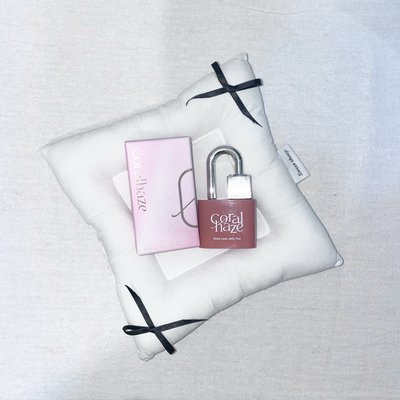 ⚪️𝘾𝙤𝙧𝙖𝙡𝙝𝙖𝙯𝙚 𝙬𝙞𝙩𝙝 𝘽𝙀𝙊𝙈𝙂𝙔𝙐 鎖住水光彩唇釉 全新未拆