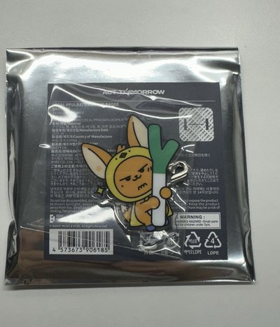 ACT: TOMORROW IN JAPAN 黃春徽章