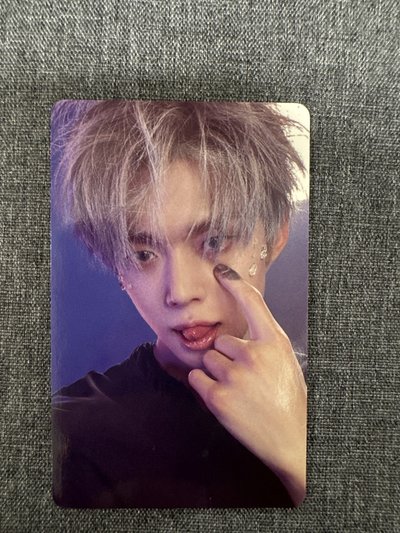 然竣 Starkissed 環球 1.0 幸運卡（有不過臉小損，如圖二） 