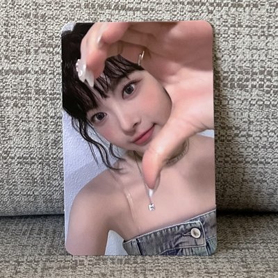 採 UNFORGIVEN yzy 2.0 簽售卡 中文卡背