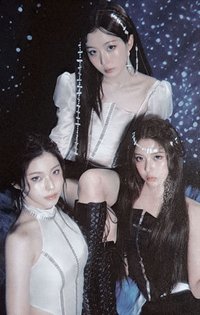 世巡快閃 隨機卡 嫄友圭三人卡