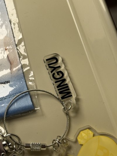 金珉奎 扭蛋 吊飾 小旗子