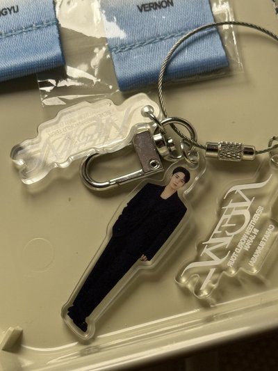 金珉奎 扭蛋 吊飾 小旗子