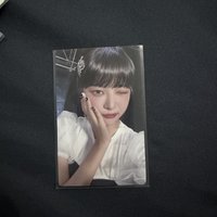 FEARLESS JP 專輯卡恩採抹臉瞇眼