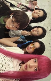 NOT CUTE ANYMORE 環球 預售團卡 特典卡 