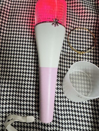 【現貨】izone lesserafim 應援棒 小櫻花 應援色 官方 手燈套 手燈 馬蹄棒 宮脇咲良