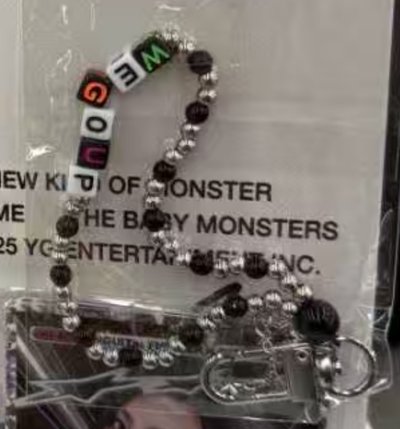 寶怪一週年寫真書贈送手鍊