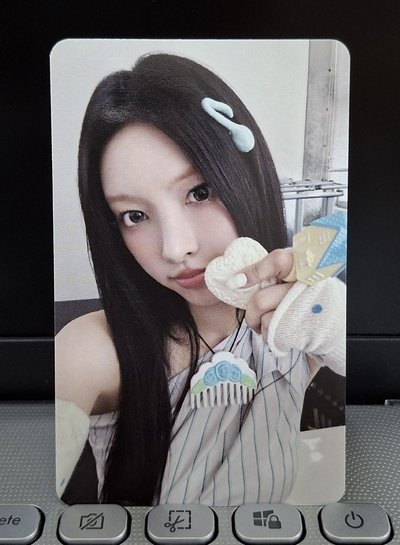 NOT CUTE ANYMORE wm 幸運卡玧