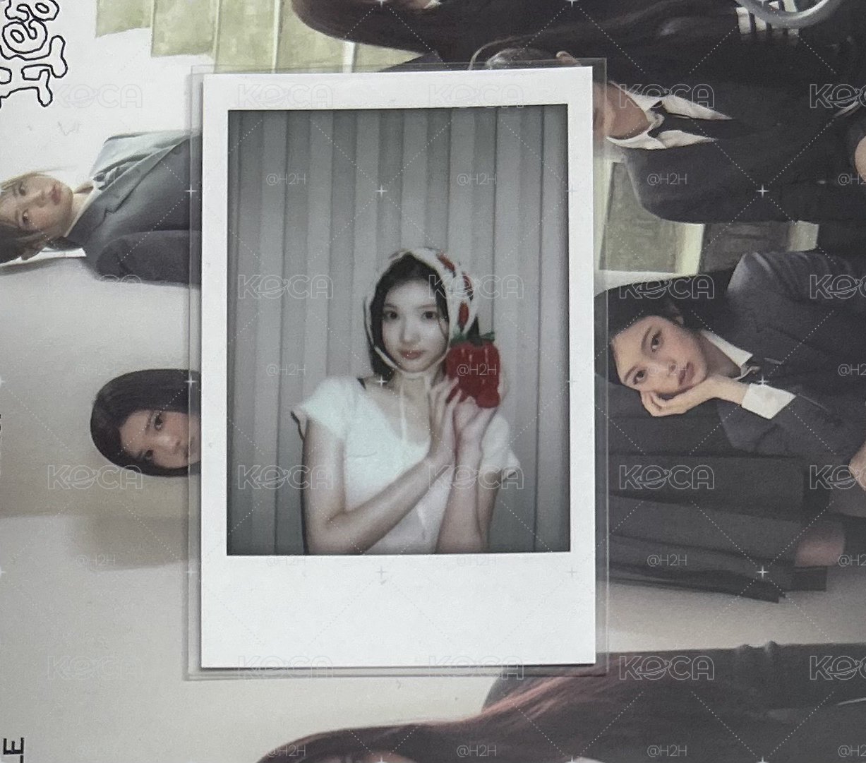 Hearts2Hearts Jiwoo SW草莓拍立得