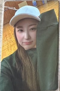 Over The Moon 專輯卡 