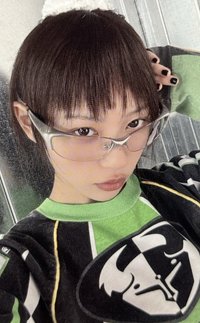 NOT CUTE ANYMORE 環球 預售 特典卡 