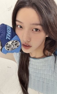 NOT CUTE ANYMORE 環球 預售 特典卡 