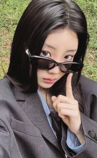 NOT CUTE ANYMORE wvs 2.0 幸運卡 