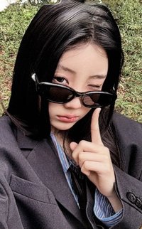 NOT CUTE ANYMORE yzy 2.0 幸運卡 