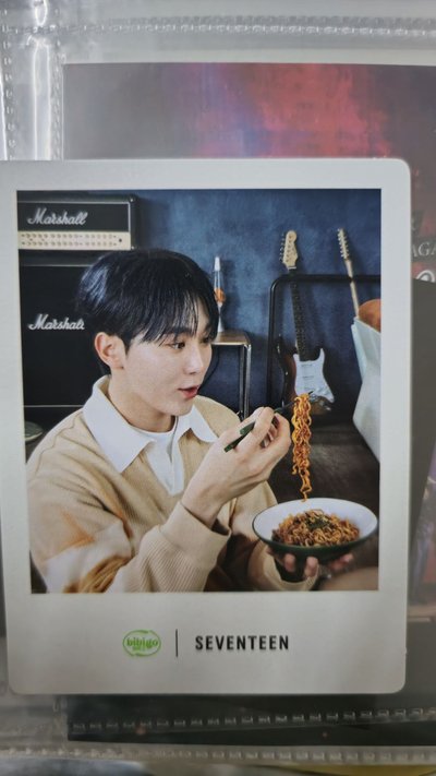 bibigo 金珉奎拍立得