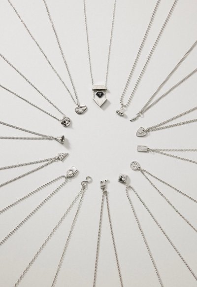 圓 燦 九週年項鍊 現貨 全新未拆