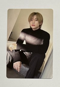 角落的憂鬱男子