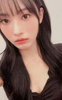 An iron hand in a velvet glove km 幸運卡 