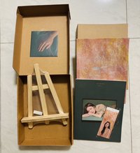 soar專輯已拆，畫架塑膜未拆，盒子封面有畫痕瑕