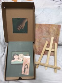 soar專輯已拆，畫架塑膜已拆，無瑕