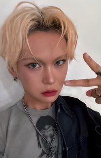 UXLXVE jjmuze 線上1.0 (B) 簽售卡 