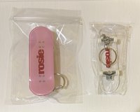 透明鑰匙圈+粉色滑板